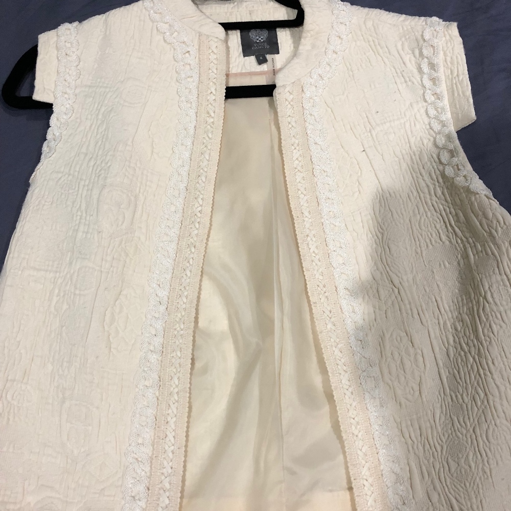 Vince Camuto Pale Short Top Size 4